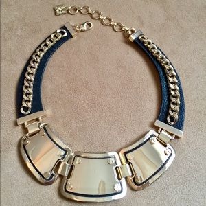 Bcbg statement necklace